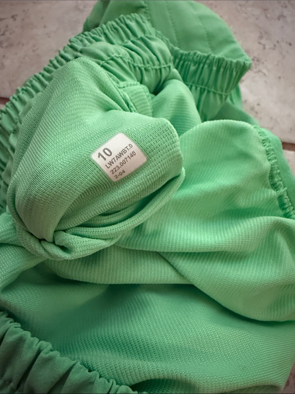 Lululemon Hotty Hot Low-Rise Lined 4" Running - Picture 2 of 3